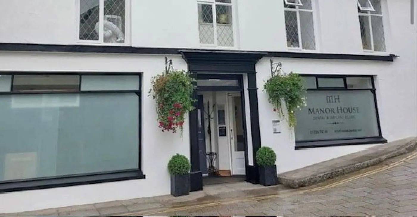 Manor House Exterior3 Web